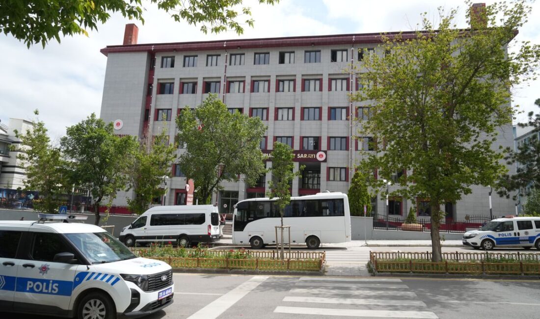 Bursa'da güvenlik güçleri, suç şebekesine yönelik düzenlediği baskınla yasa dışı