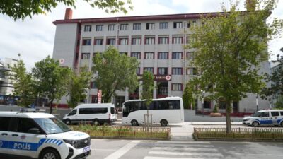 Bursa'da güvenlik güçleri, suç şebekesine yönelik düzenlediği baskınla yasa dışı