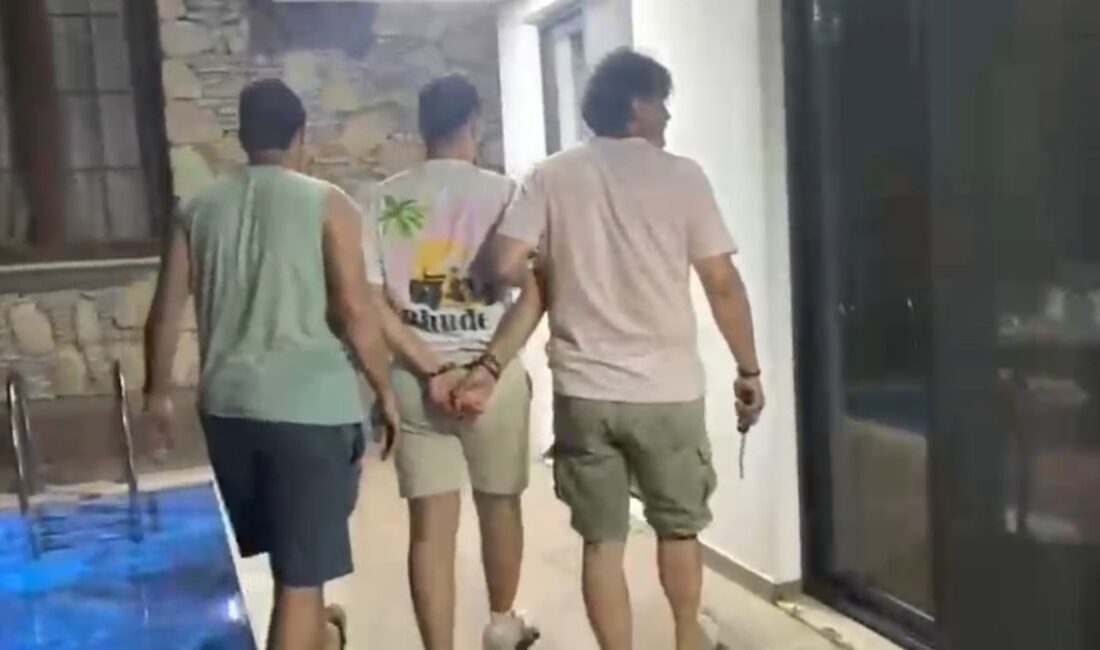 Bursa'da gerçekleştirilen hırsızlık şüphelileri güvenlik güçleri tarafından yakalanarak tutuklandı. Detaylar