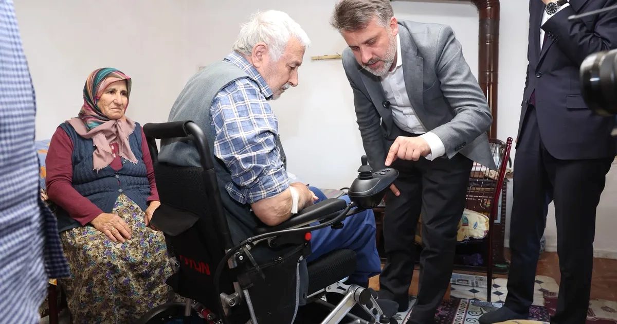 Bursa'da ihtiyaç sahibi ailelere akülü sandalye desteği sağlayarak yaşam kalitelerini