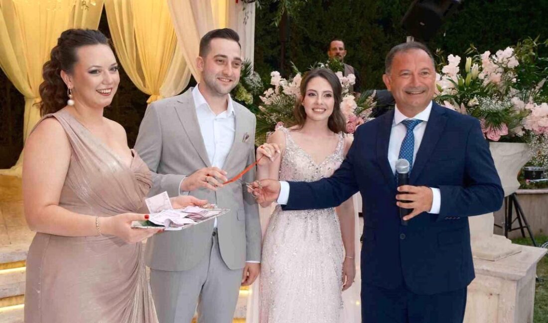Bursa'da düzenlenen iş dünyası nişan töreninde sektör temsilcileri bir araya