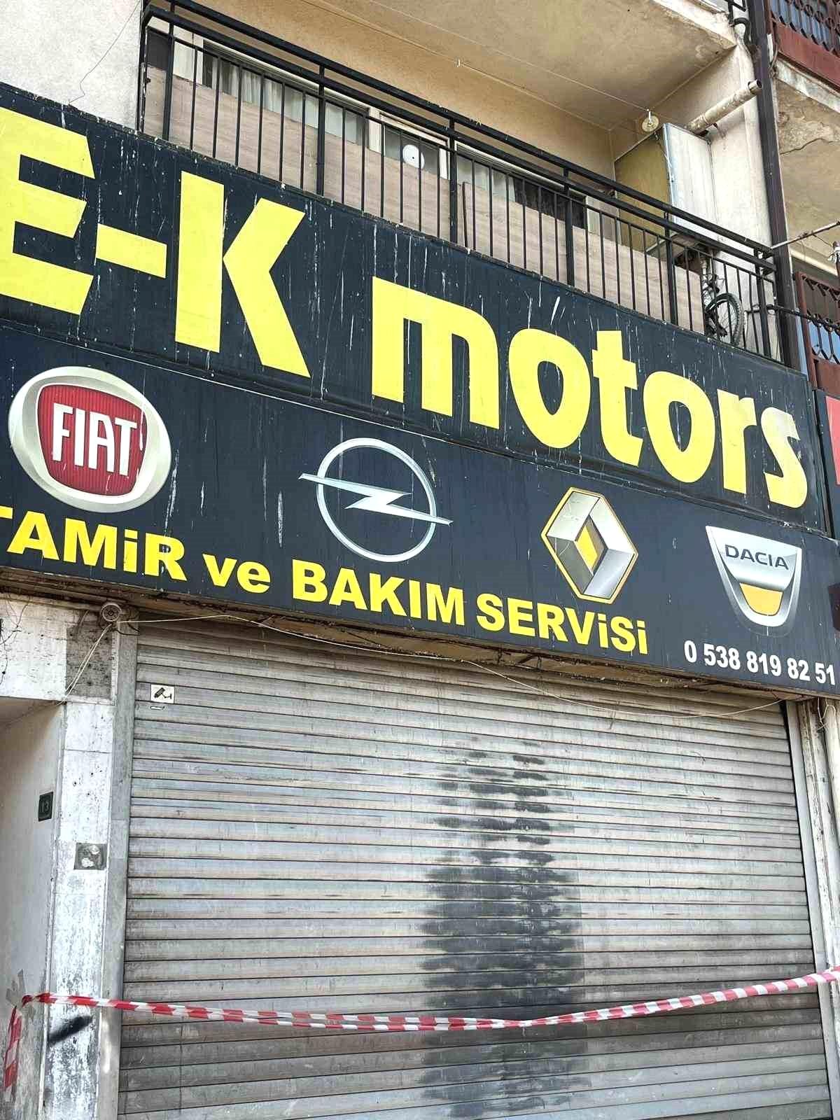 Bursa'da yasal mevzuata aykırı faaliyet gösteren işyerleri mühürlenerek kapatıldı. Hukuki