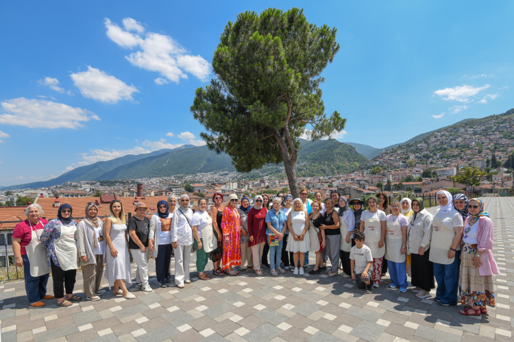 Bursa'da Kadın Girişimciler Sokağı Kuruldu