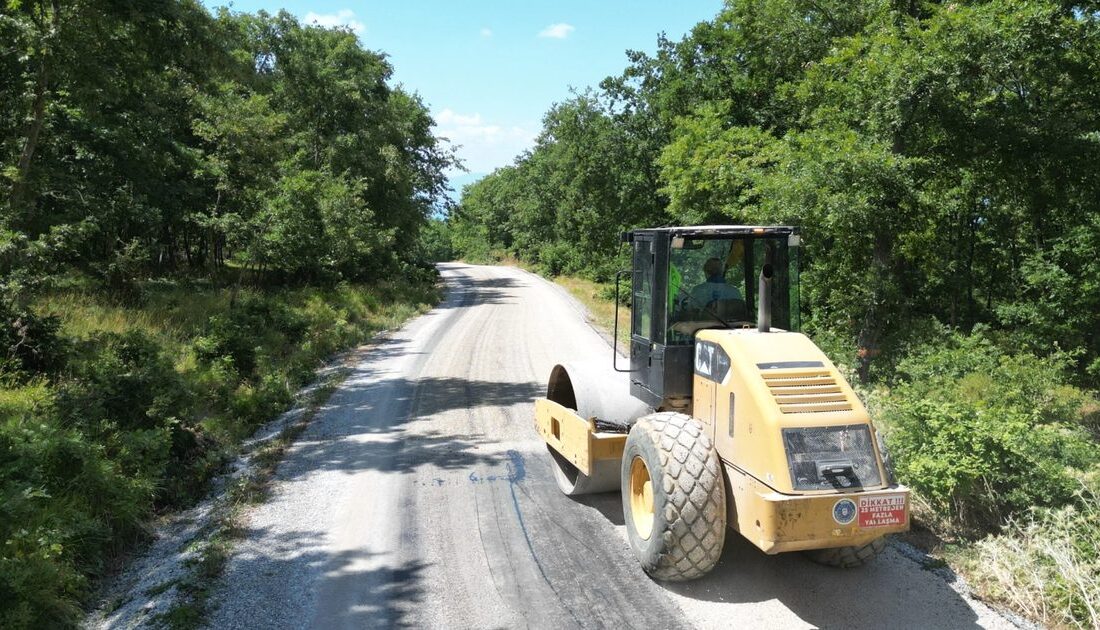Bursa'da kırsal yollar yenilenerek ulaşım konforu artırılıyor. Bu projeyle bölgenin