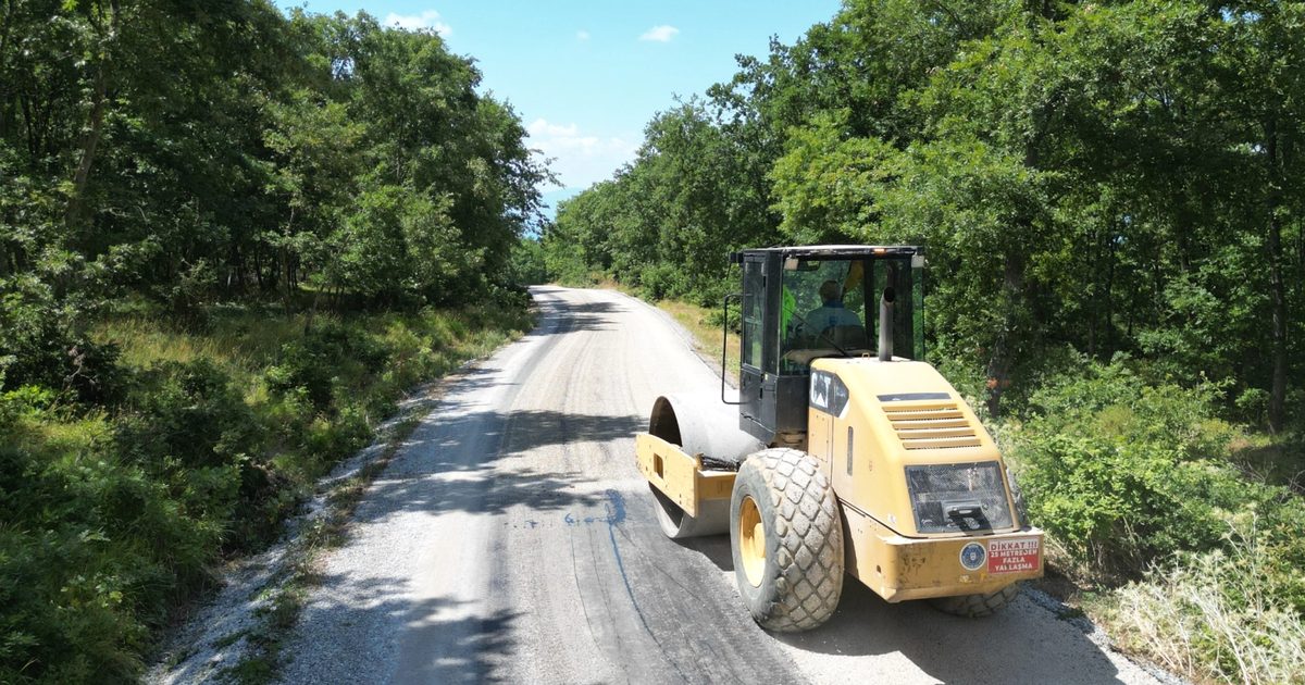 Bursa'da kırsal yollar yenilenerek ulaşım konforu artırılıyor. Bu projeyle bölgenin