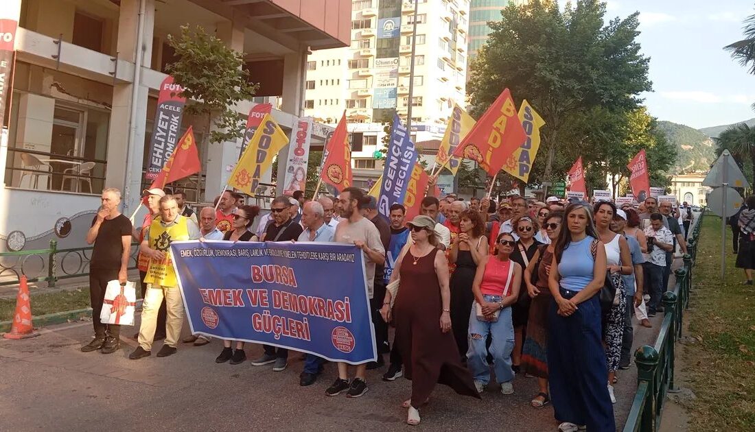 Bursa'da Madımak Anması, yoğun katılım ile saygı ve anıma erişti.