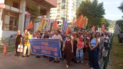 Bursa'da Madımak Anması, yoğun katılım ile saygı ve anıma erişti.