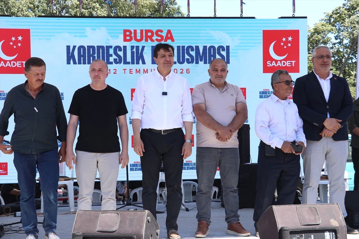 Bursa'da düzenlenen Milli Görüş Kardeşlik Buluşması, birlik ve beraberliğin pekiştiği