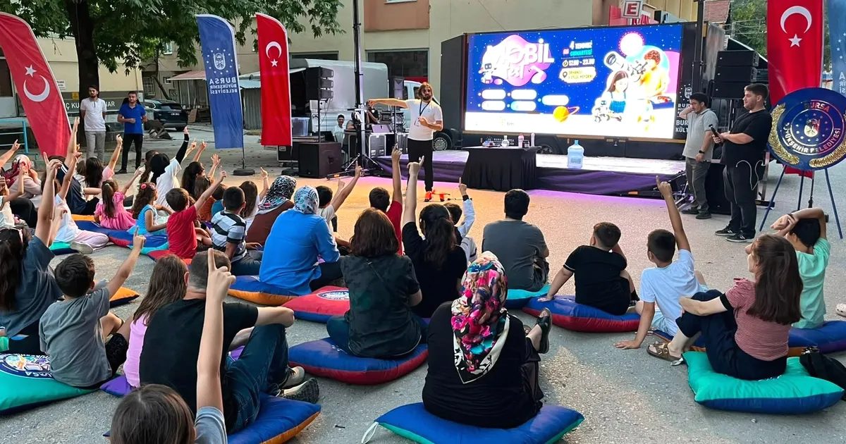 Bursa'da düzenlenen Mobil Bilim Festivali, yoğun ilgiyle karşılandı. Bilim ve