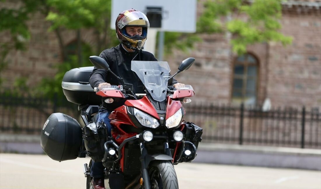 Bursa'da motosikletle 4 bin km'lik yolculuğun detaylarını, deneyimleri ve eğitimleri