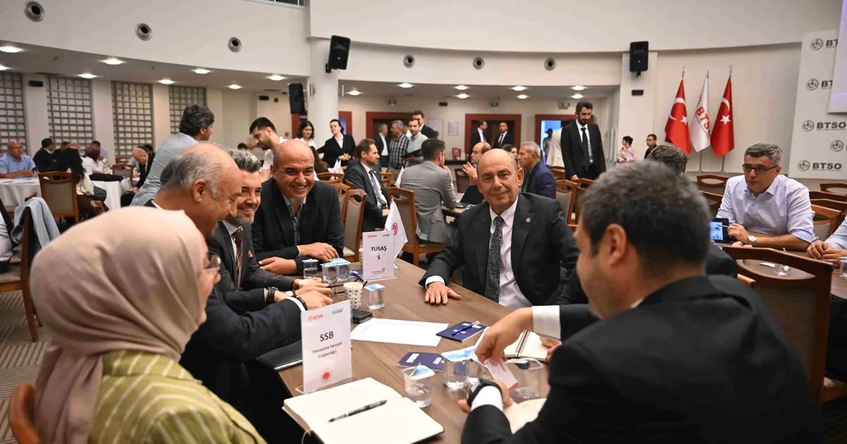 Bursa'da düzenlenen Savunma Sanayi Toplantısı, sektör temsilcileri ve uzmanların katılımıyla