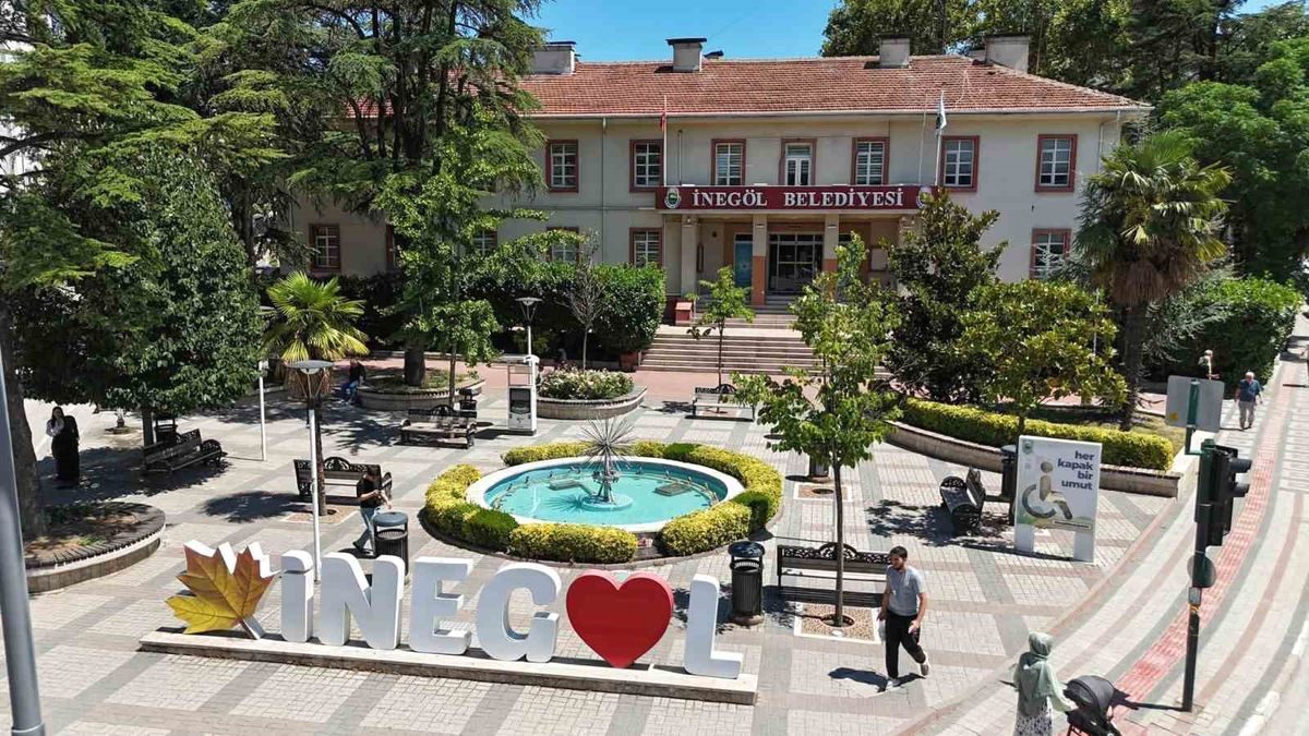 Bursa'da süs havuzu suyla doldu! Görüntüsüyle göz kamaştıran bu alanın