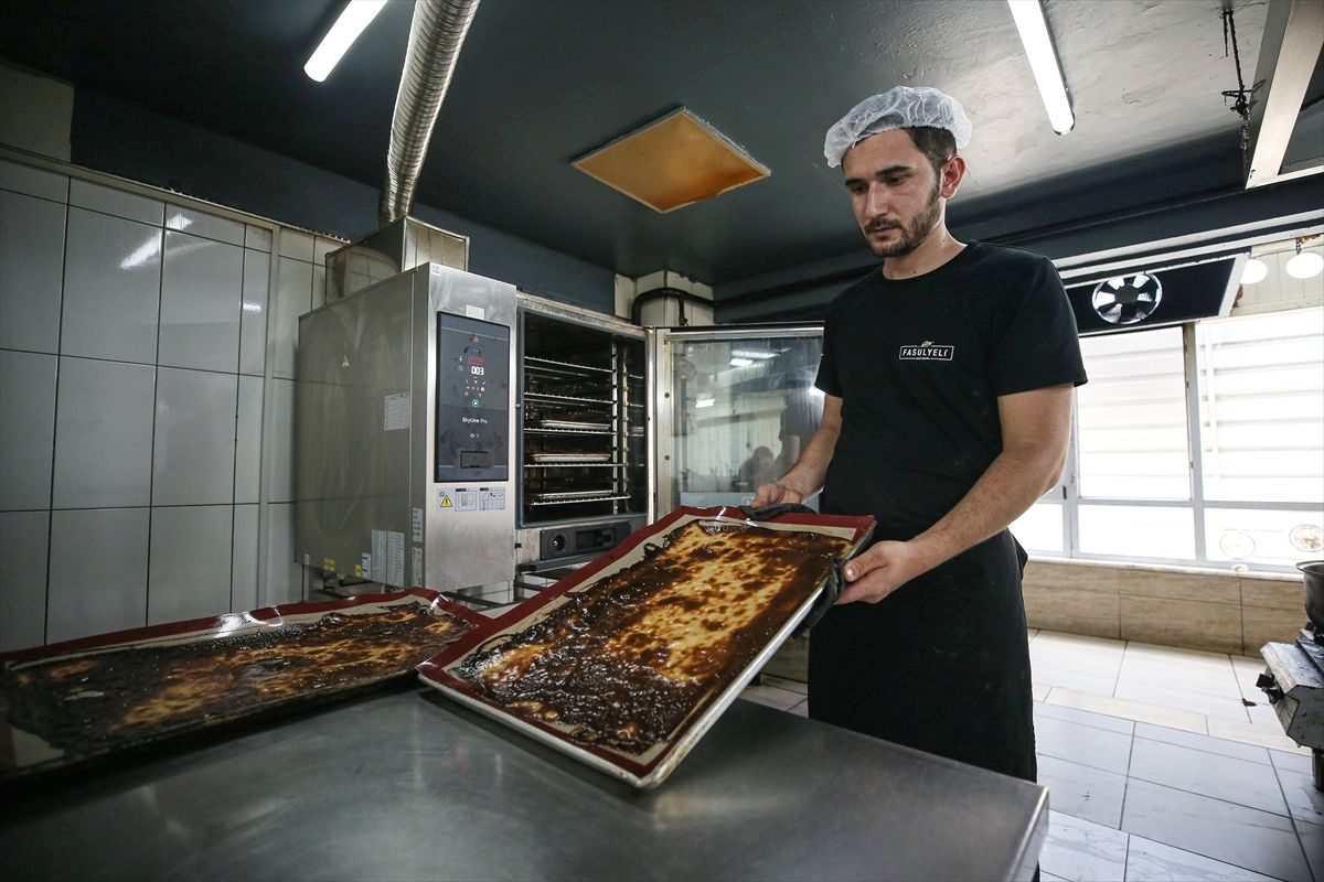 Bursa'da geleneksel Süt Helvası, yenilikçi ve eşsiz dondurma formuna dönüştürülerek