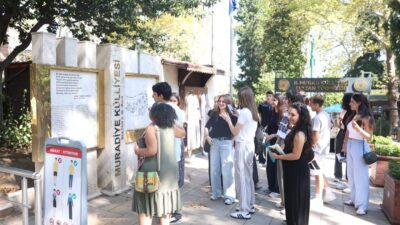 Bursa'da Tanpınar'ın izinde kültürel yolculuğun detaylarını keşfedin. Tarih ve edebiyat