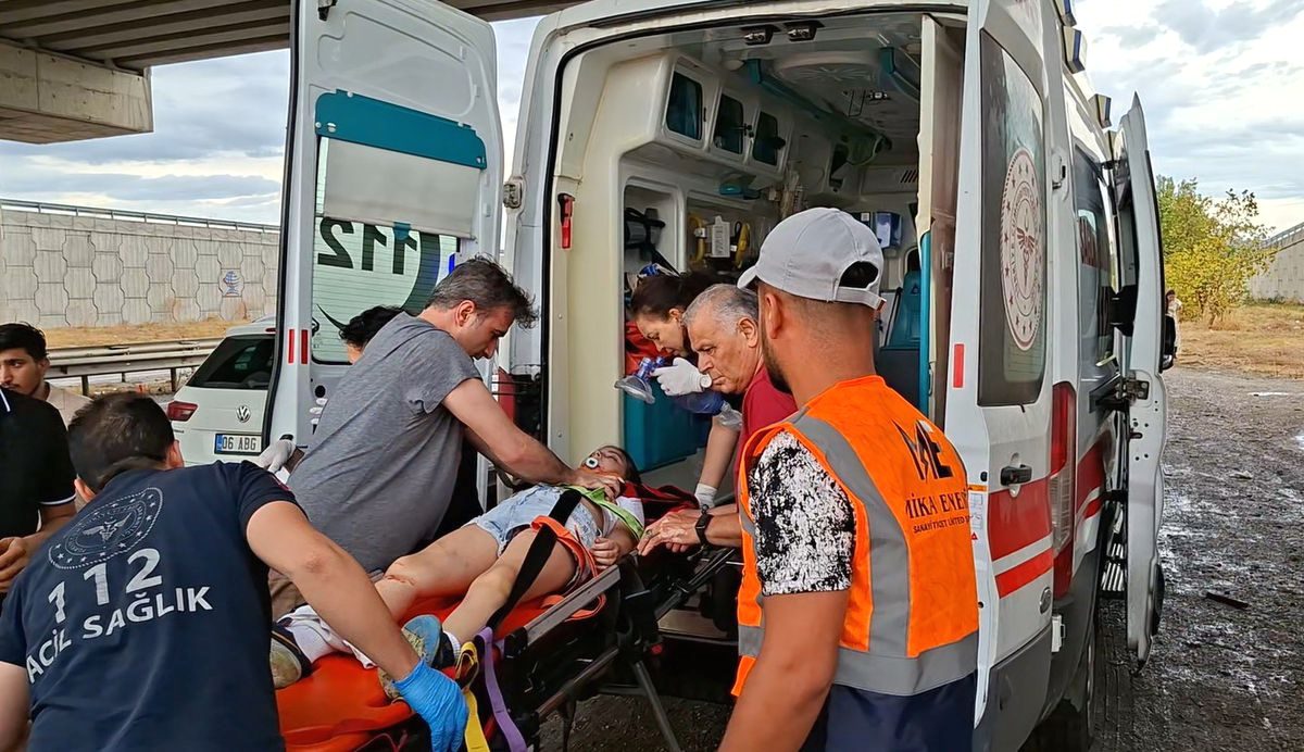 Bursa'da gerçekleşen trafik kazasında 3 kişi hayatını kaybetti. Olayla ilgili