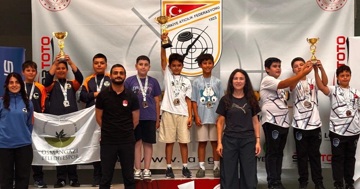 Bursa'da U12 atıcılık takımı, uluslararası yarışmada gümüş madalya kazanarak büyük