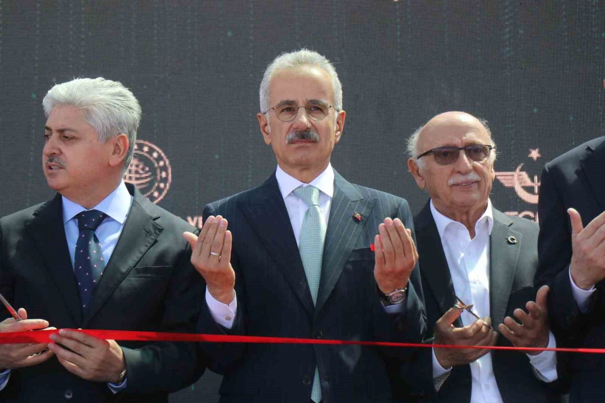 Bursa'da ulaşım altyapısı yeni projeler ve yatırımlarla gelişiyor. Kentin ulaşım