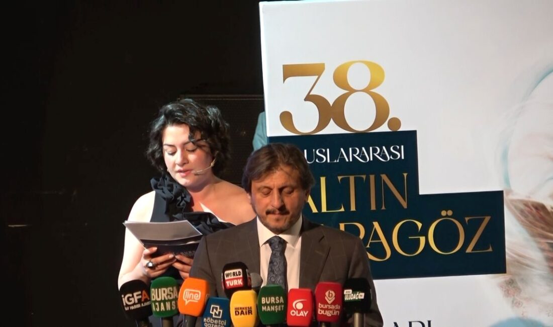 Bursa'da düzenlenen Uluslararası Halk Dansları Festivali başladı. Renkli gösterilere sahne