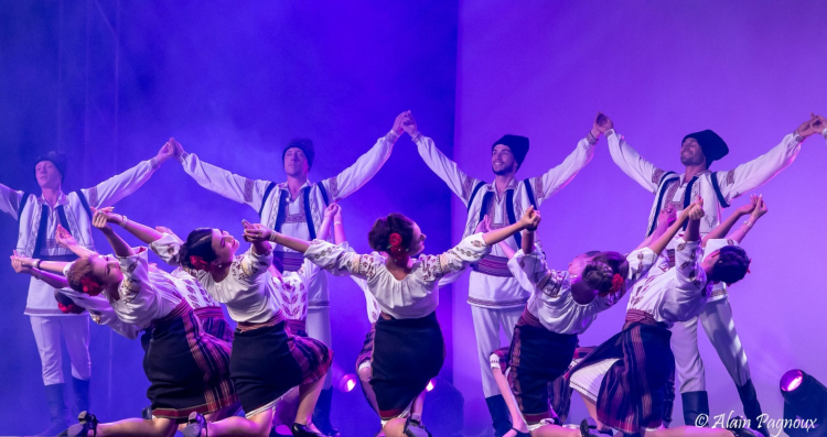 Bursa'da Uluslararası Halk Dansları Şöleni
