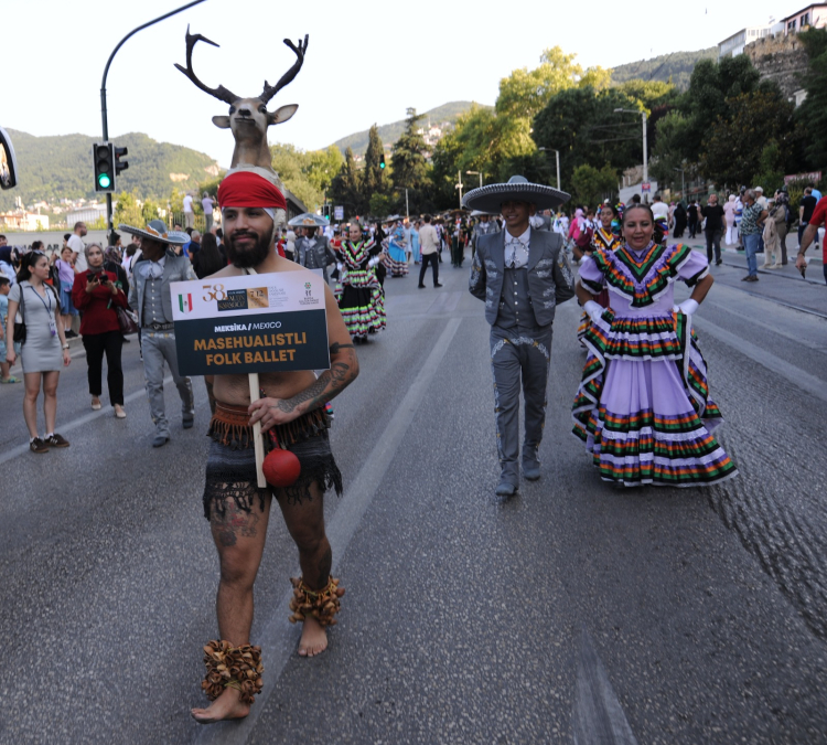 Bursa'da Uluslararası Halk Dansları Yarışması