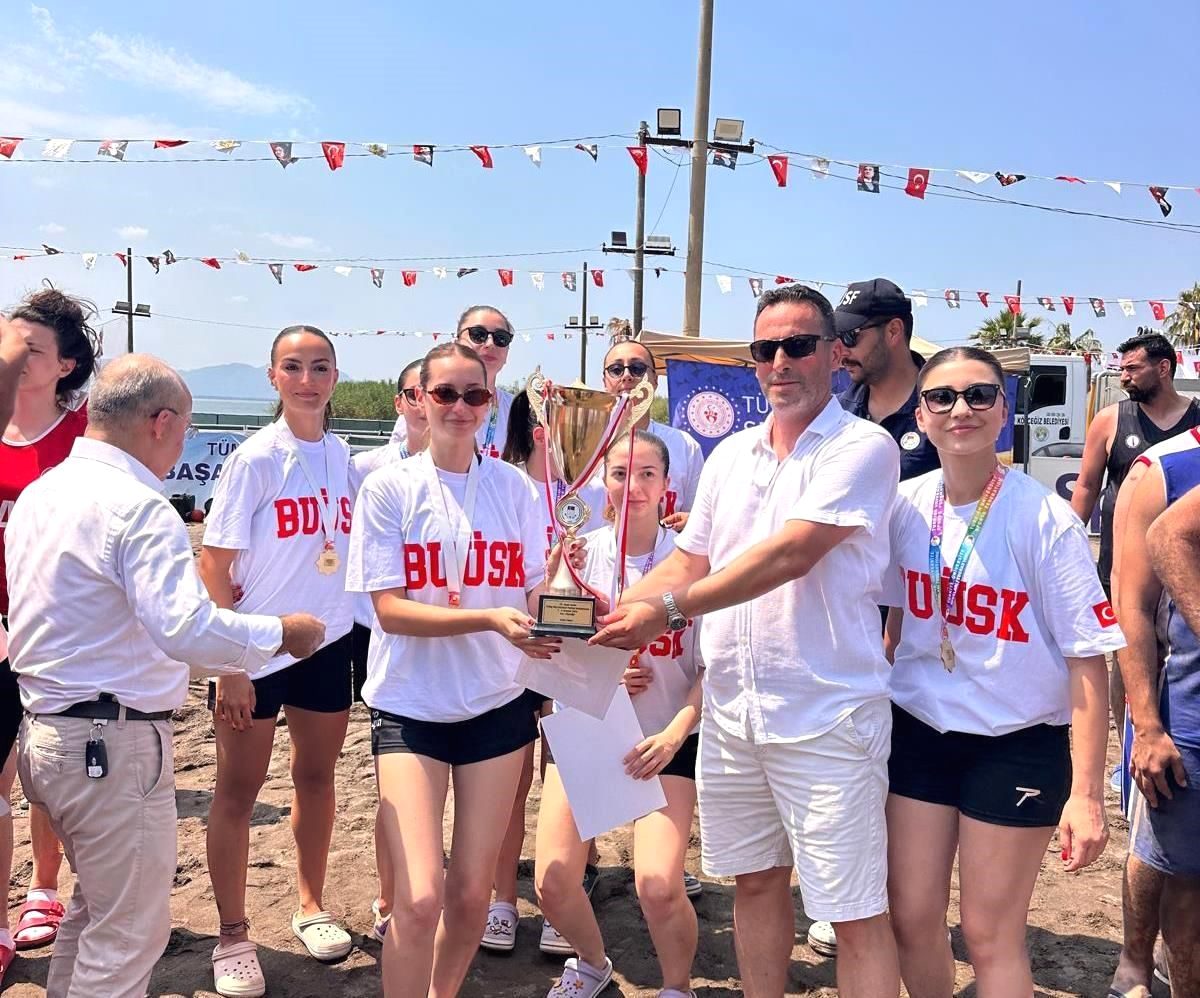 Bursa'da üniversite şampiyonluğu kutlamaları ve başarılar hakkında detaylı bilgiler. Akademik