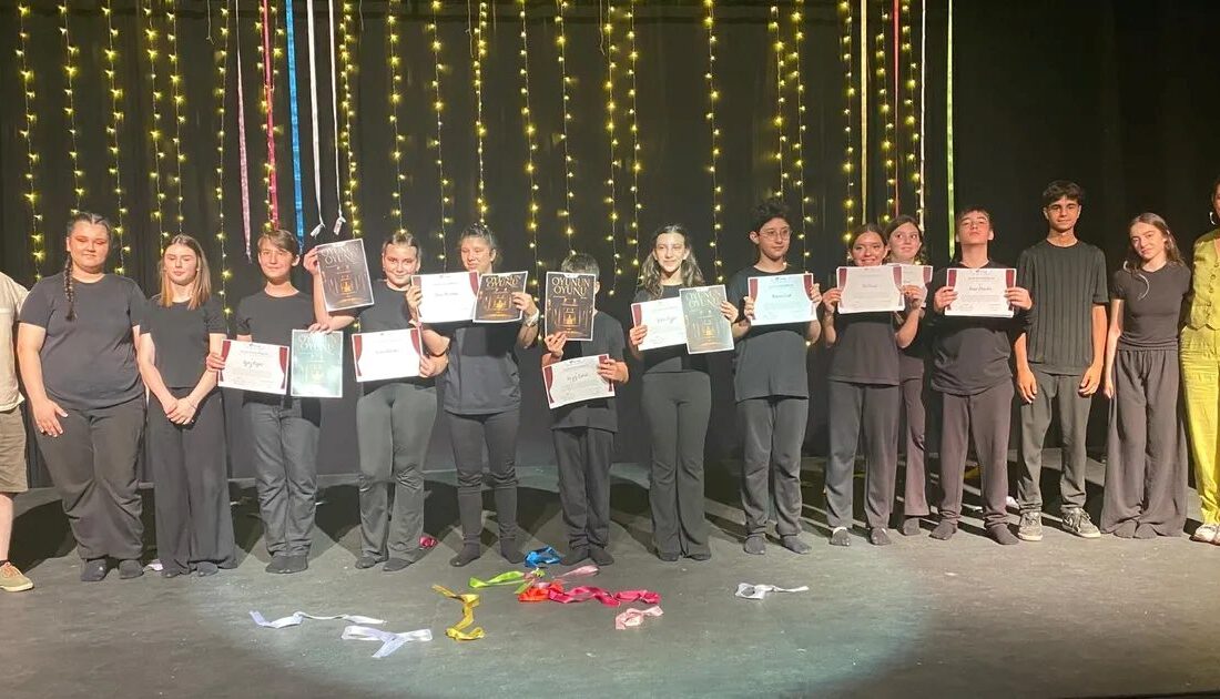 Bursa'da yeni tiyatro oyunu tanıtımıyla ilgili detaylar, oyuncu kadrosu ve