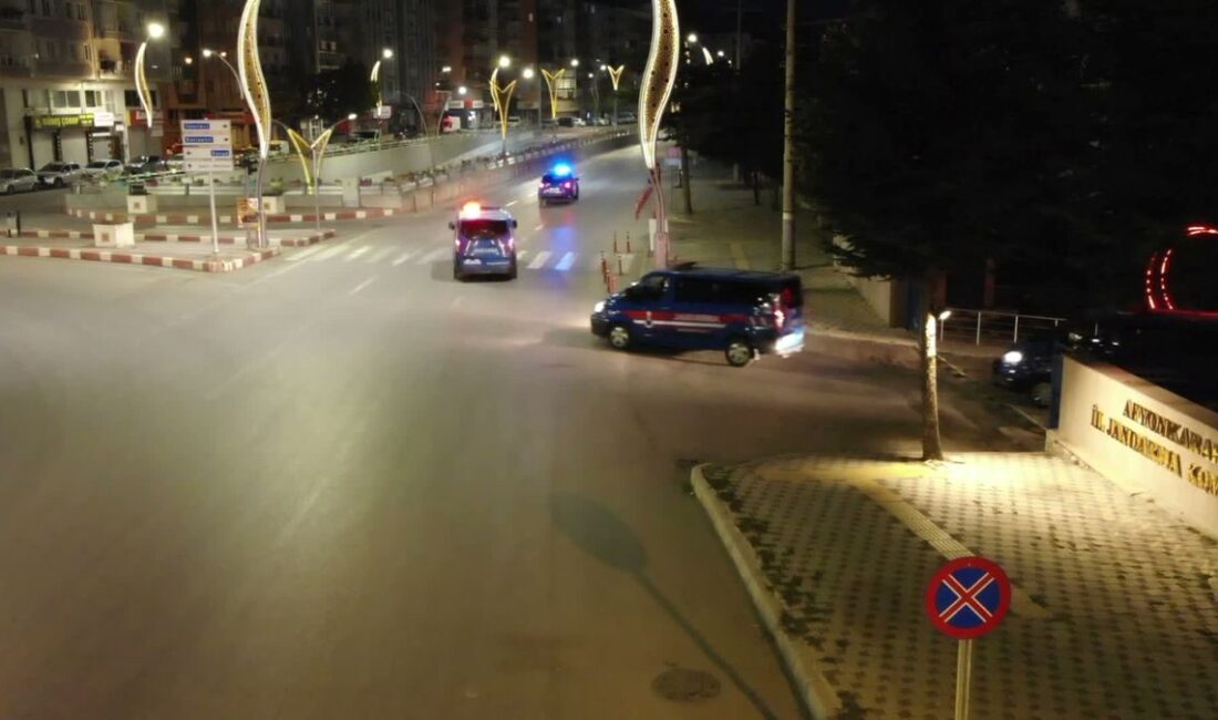 Bursa'daki operasyonda uyuşturucu tacirlerine karşı düzenlenen eş zamanlı baskınlarda birçok