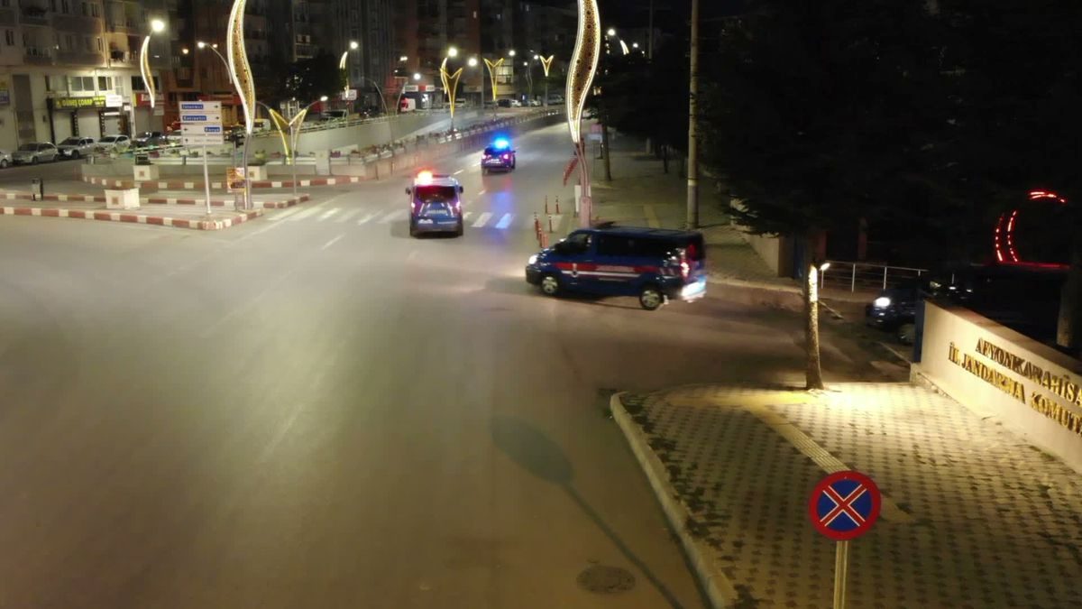 Bursa'daki operasyonda uyuşturucu tacirlerine karşı düzenlenen eş zamanlı baskınlarda birçok
