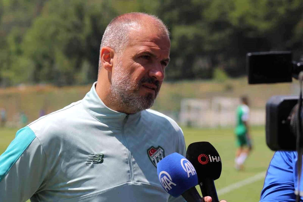 Bursaspor, Bolu kampında şampiyonluk hedefi doğrultusunda çalışmalarını sürdürüyor. Takım, başarıya