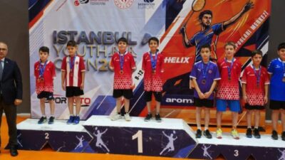 Bursa Büyükşehir Belediyespor Kulübü sporcuları, İstanbul Youth Open Badminton Turnuvası’nda