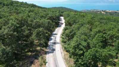 Bursa Büyükşehir Belediyesi, 17 ilçede sürdürdüğü yol yenileme çalışmaları kapsamında