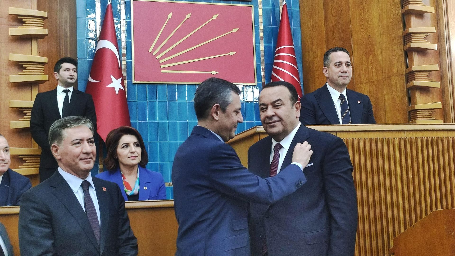 CHP'den ayrılan Adnan Beker, önemli açıklamalarda bulunarak gelişmeleri ve nedenlerini