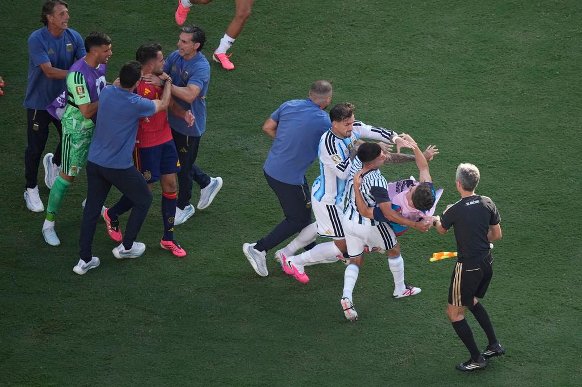FIFA, Dünya Kupası finali sonrası yaşanan olayları soruşturuyor