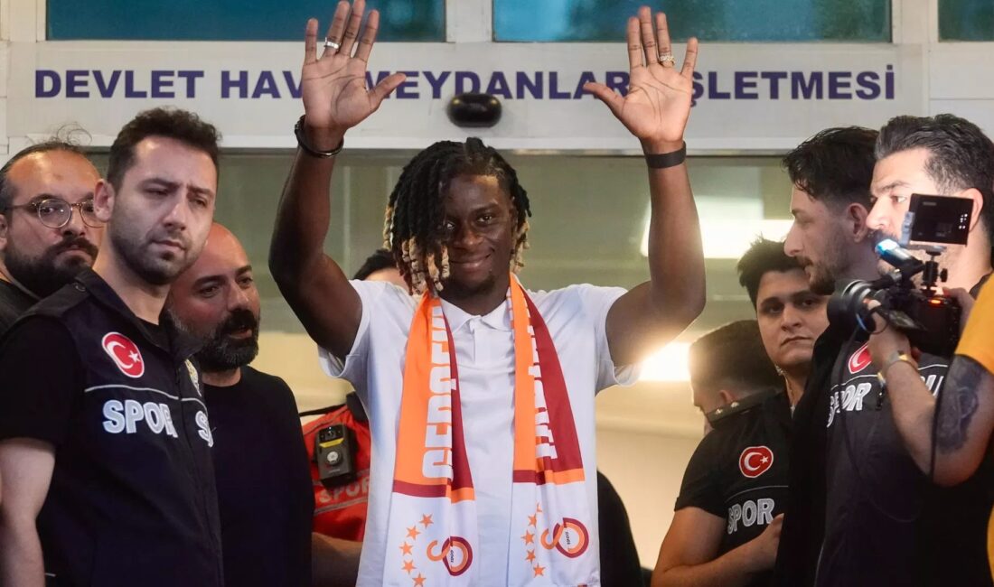 Galatasaray'ın yeni transferi Lesley Ugochukwu İstanbul'a geldi. Takımına katılmaya hazırlanan