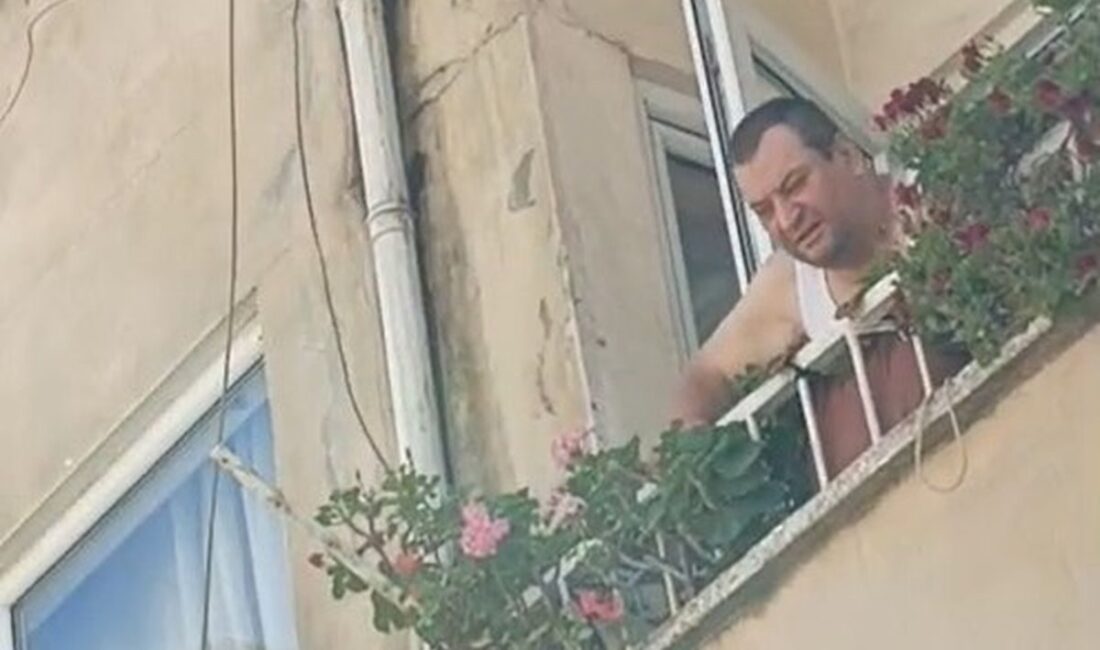 Gemlik'te yaşanan balkon çökmesi vatandaşlarda yaralanmalara neden oldu. Güvenlik önlemleri