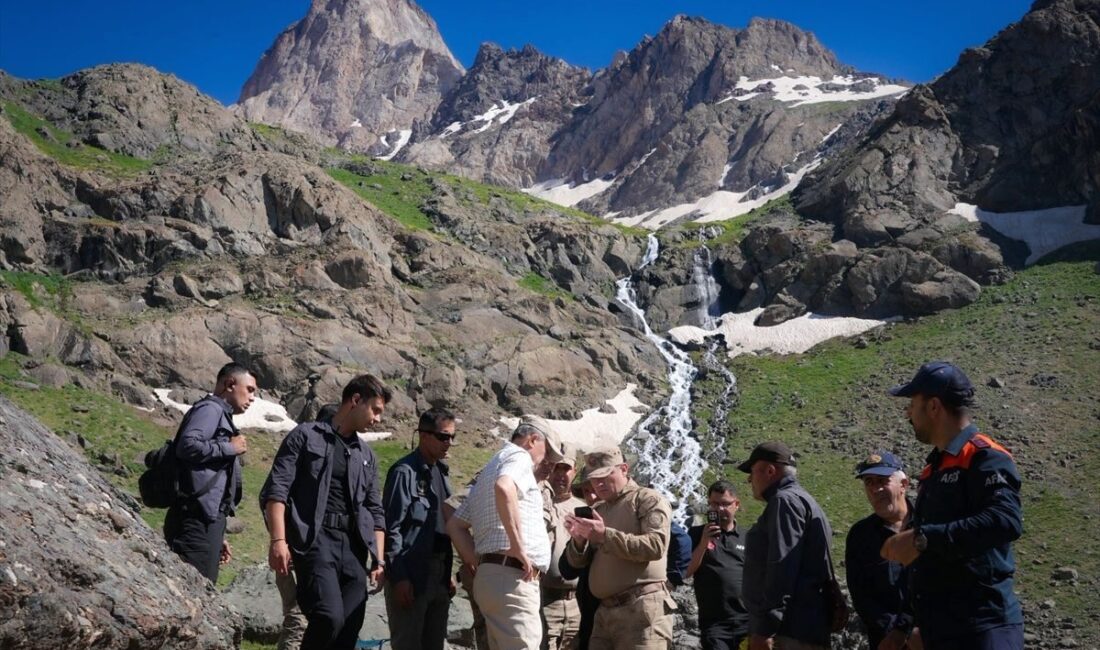 Hakkari'de kaybolan dağcıyla ilgili arama çalışmaları devam ediyor. Yetkililer, güvenlik