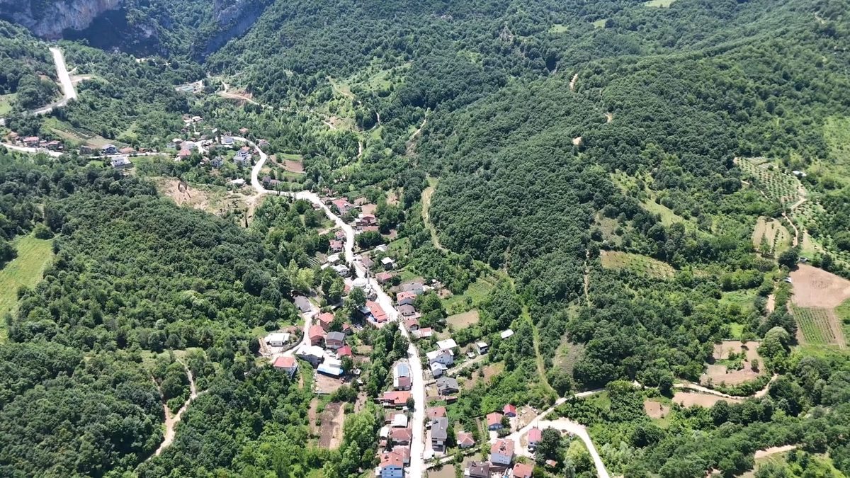 Hilmiye Mahallesi, Türkiye'nin en uzun mahallesi olup, geniş yüzölçüsü ve