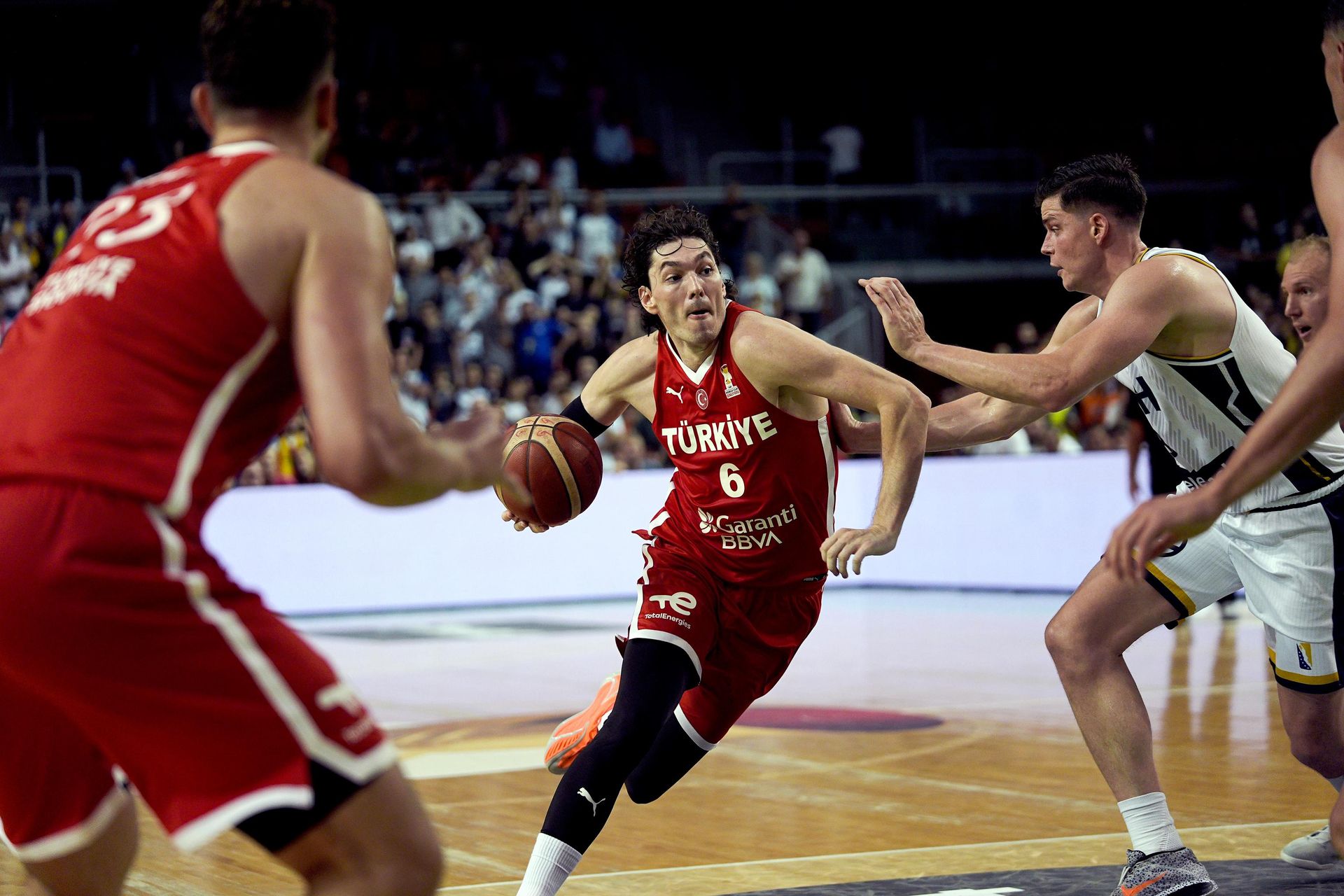 İki Takımın Müthiş Çabası, Atletizm Arenasında Büyüleyici Anlar Yaşattı