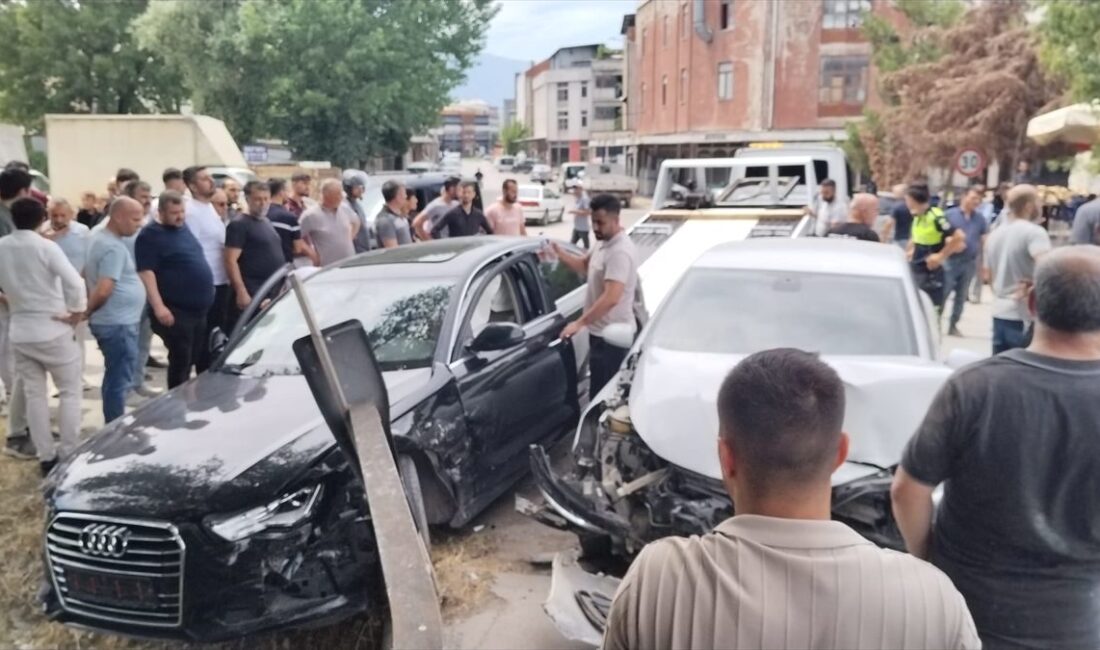 İnegöl'de ehliyetsiz sürücülerin karıştığı trafik kazası detayları, nedenleri ve alınan
