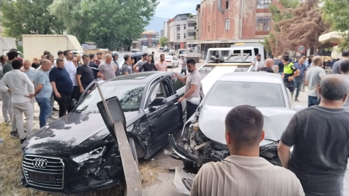 İnegöl'de ehliyetsiz sürücülerin karıştığı trafik kazası detayları, nedenleri ve alınan