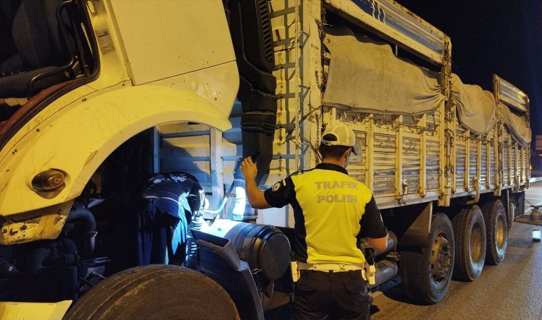 İnegöl'de freni patlayan kamyon, alınan güvenlik önlemleriyle güvenli bir şekilde