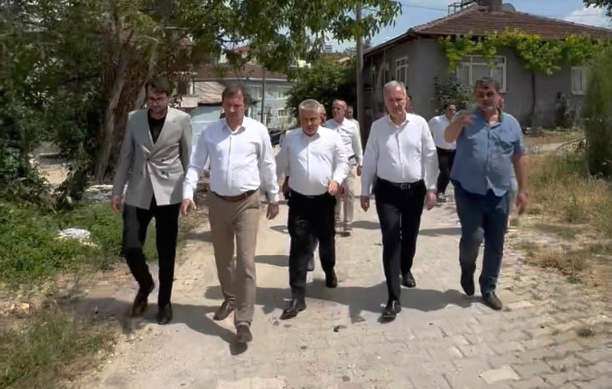 İnegöl'de kırsal mahallelerde parke taşı çalışmaları ile ulaşımı kolaylaştırıyor, yaşam