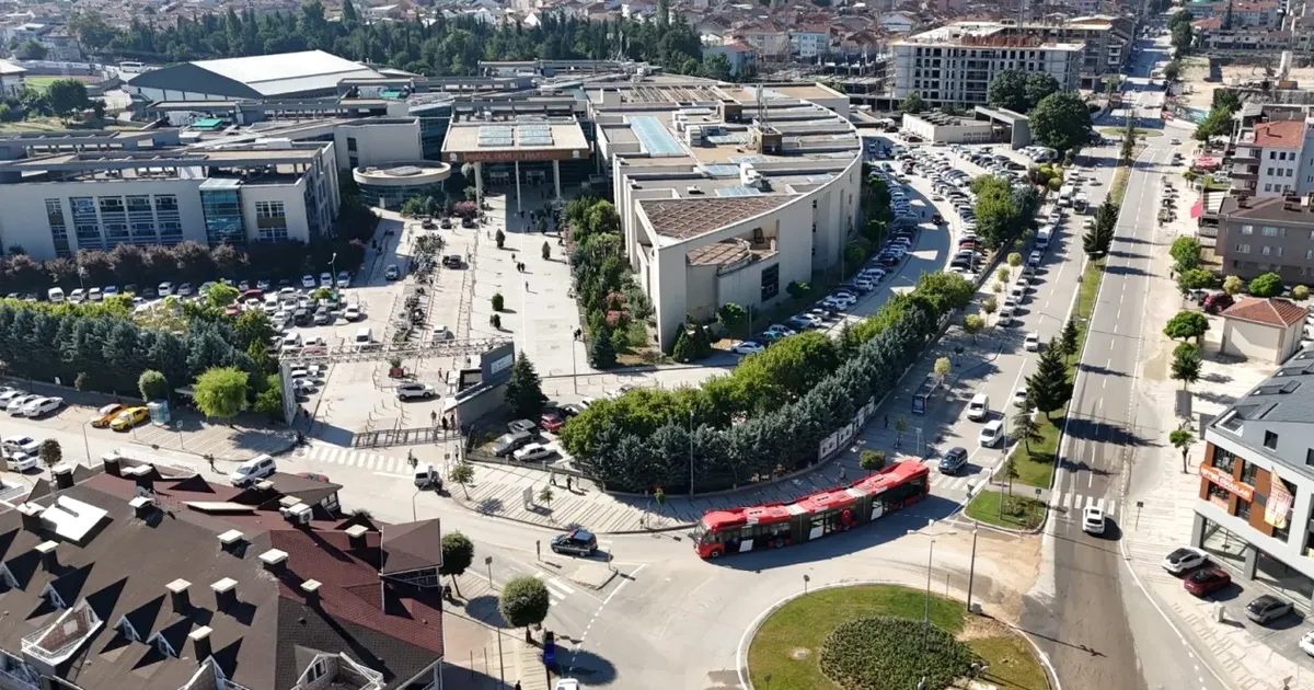 İnegöl'de metrobüs test sürüşü gerçekleştirildi. Gelişen ulaşım altyapısında önemli bir
