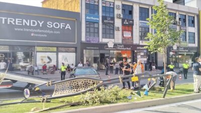 İnegöl'de otomobilin refüje çarpıp devrilmesi sonucu oluşan olayla ilgili detaylar