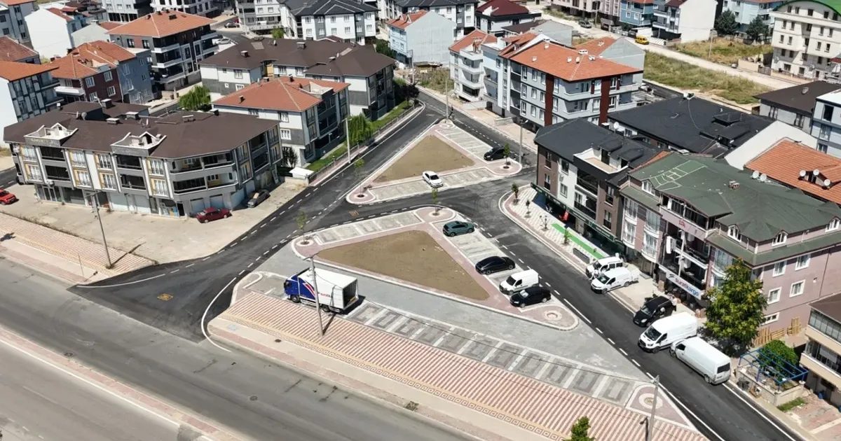 İnegöl'de sokaklar, yatırım ve bakım çalışmalarıyla yeniden canlandırıldı. Modern ve