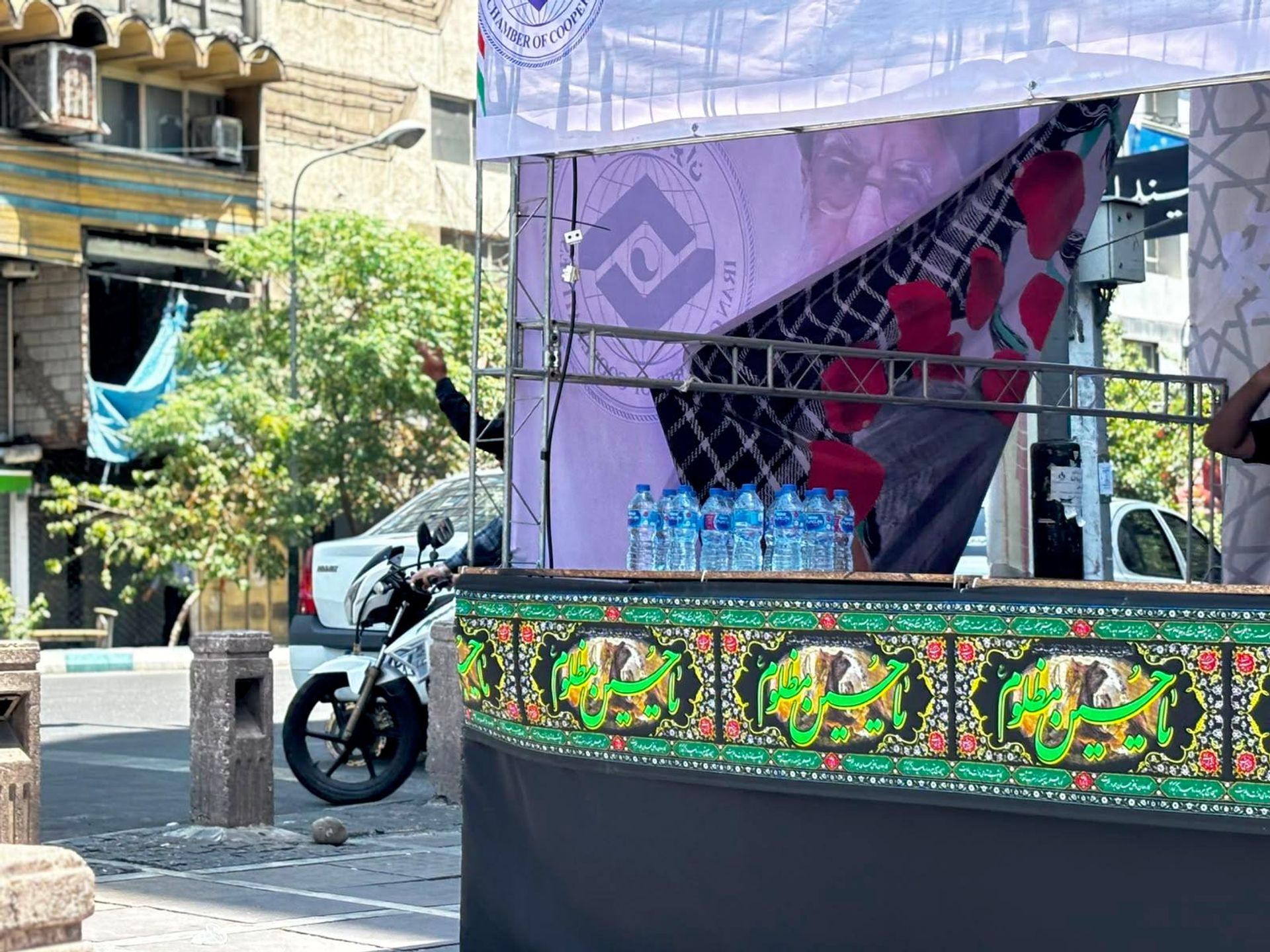 İran'da Hamaney'in Cenazesi Büyüleyici Kortejle Toprağa Verildi