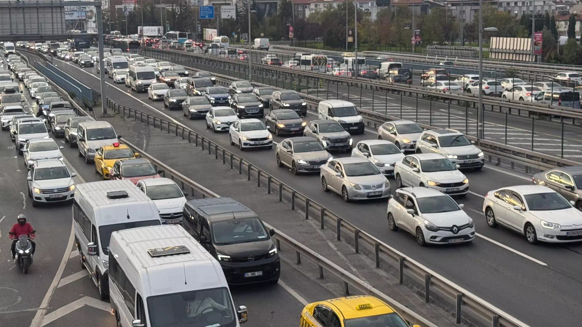 İstanbul'da plaka harfleri tükendi, yeni çözümler üzerinde çalışılıyor. Güncel gelişmeleri