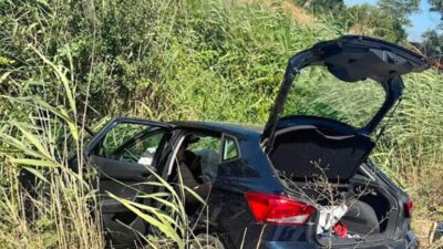 Karacabey'de otomobil sulama kanalına devrildi. Olay yerinde güvenlik önlemleri alındı,