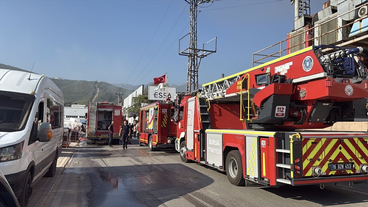 Kestel Kumaş Fabrikası'ndaki yangın söndürüldü. Güvenlik ve maddi kayıplar en
