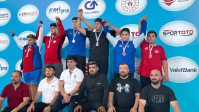 Bursa Büyükşehir Belediyespor Kulübü sporcuları, Ankara’da gerçekleştirilen Minikler Güreş Türkiye